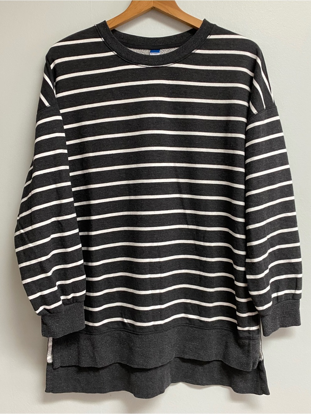 OLD NAVY SWEATSHIRT - LARGE